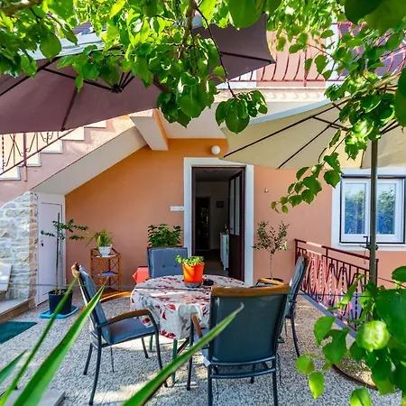 Apartman Chubi 2br Parking Terrace Bbq Vegetable Garden Zára