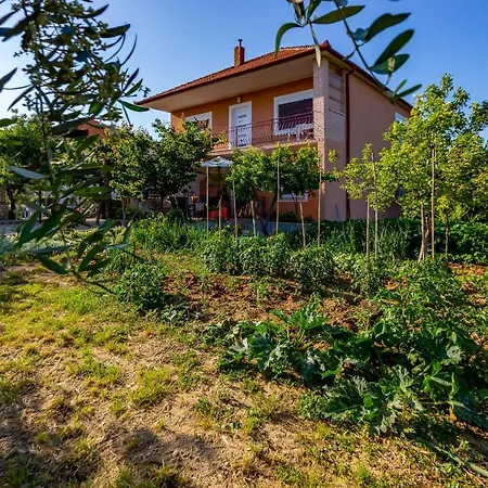 Apartman Chubi 2br Parking Terrace Bbq Vegetable Garden