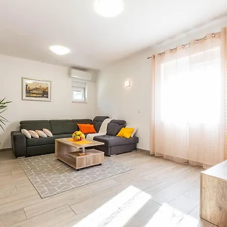 Chubi 2br Parking Terrace Bbq Vegetable Garden