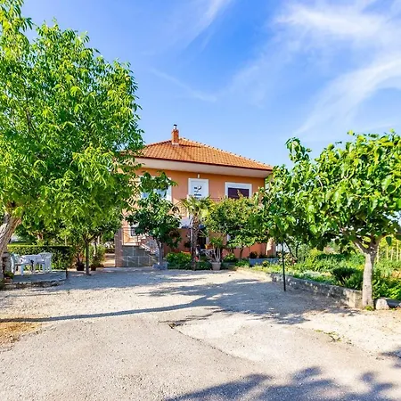 Appartement Chubi 2br Parking Terrace Bbq Vegetable Garden *