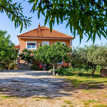 Appartement Chubi 2br Parking Terrace Bbq Vegetable Garden *