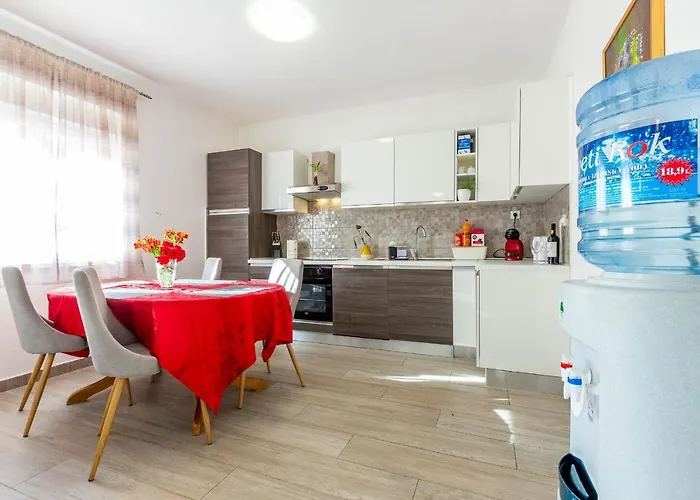 Chubi 2br Parking Terrace Bbq Vegetable Garden זאדאר