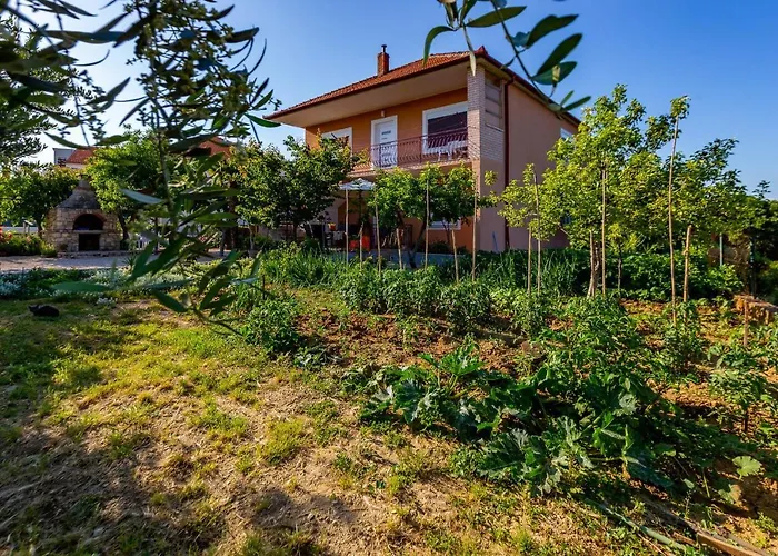 Appartement Chubi 2br Parking Terrace Bbq Vegetable Garden