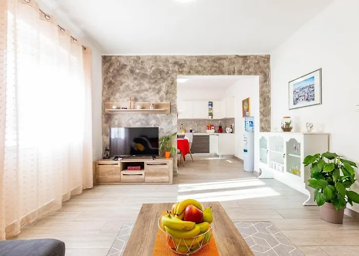 דירה Chubi 2br Parking Terrace Bbq Vegetable Garden זאדאר